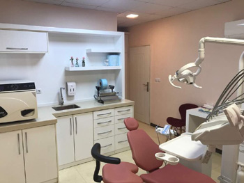 دکتر نرگس سیم دار - دندانپزشک متخصص